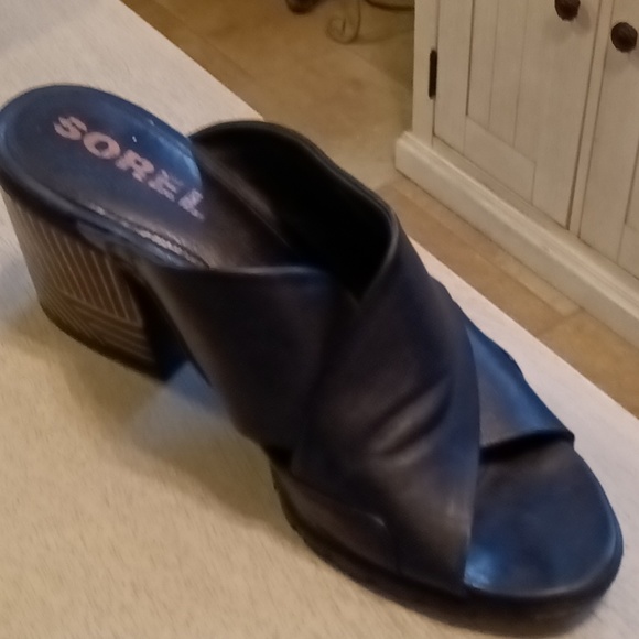 Women's size 10 Sorel summer shoes - Picture 4 of 4